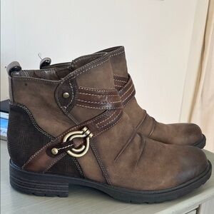 Earth Booties Brown Sz 10